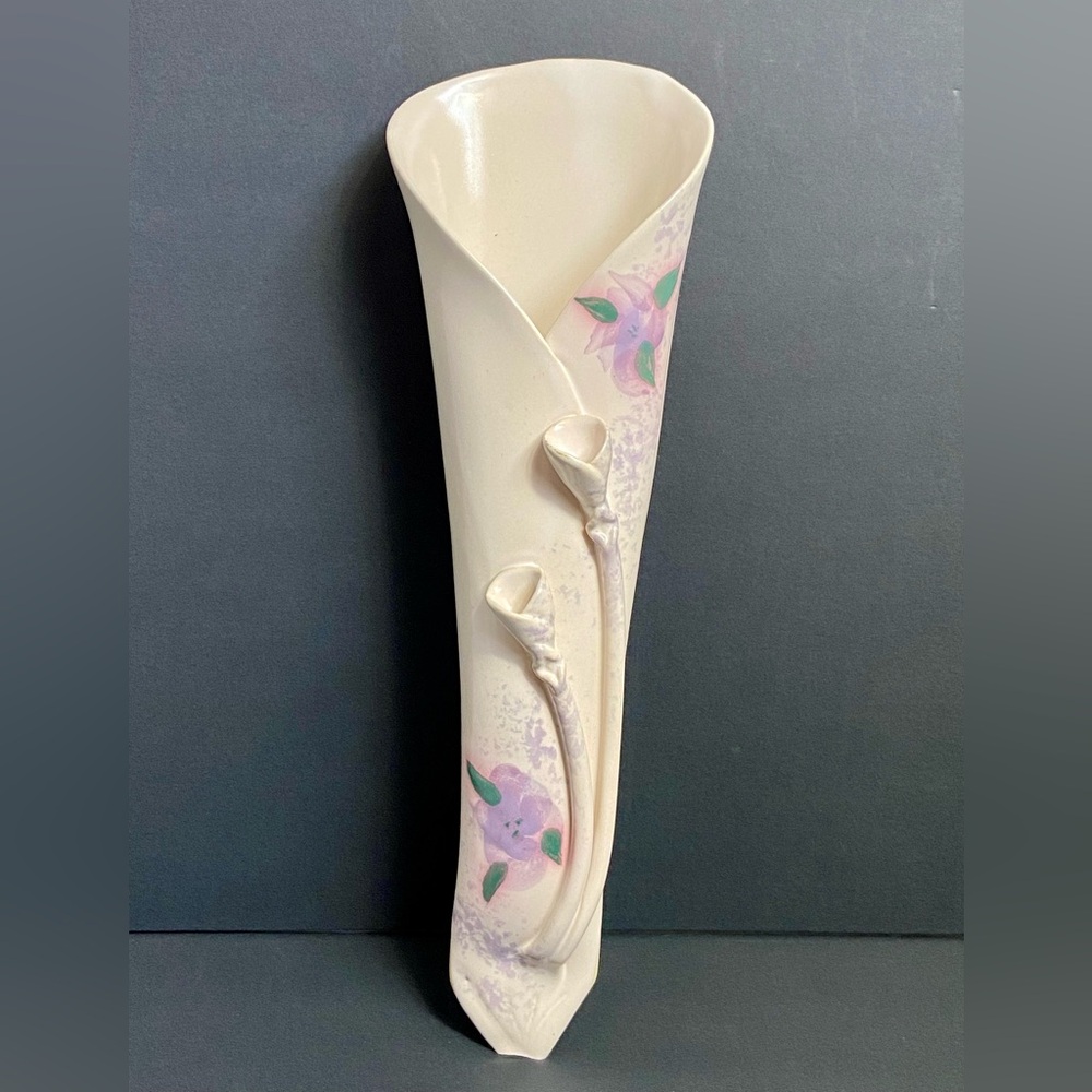 Hilborn Studio Art Pottery Canada Wall Pocket Calla Lilies Cream/Violet 13.5”